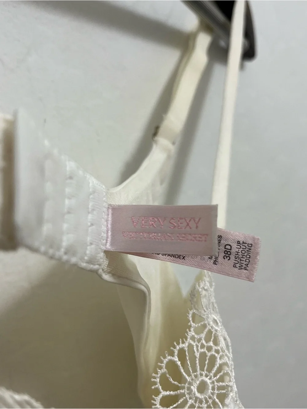 Victorias Secret VERY SEXY Push Up Without Padding Bra White Lace 38D Y2K Vtg